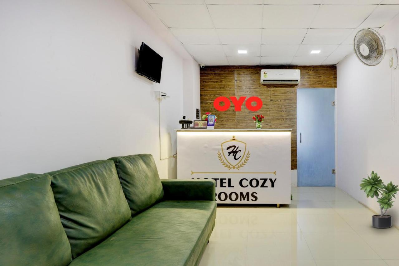 Hotel O Cozy Rooms Surat Exterior foto